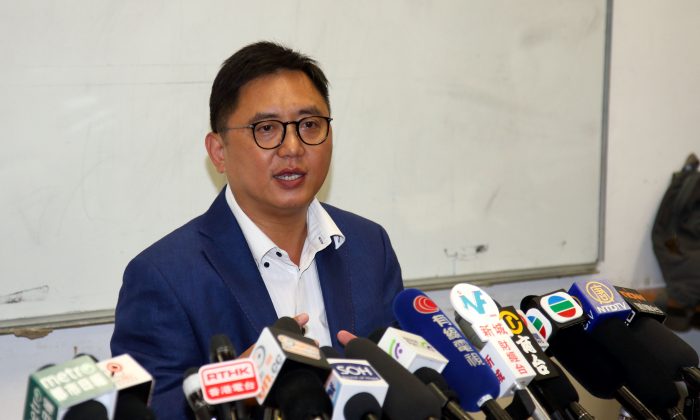 Ken Chow Wing-kan from Hong Kong Liberal Party revealed details of the coercion that led him to abandon his election cam[aign to represent the New Territories West constituency in Hong Kong Legislative Council (LegCo) in a press conference on Sept 7, 2016. (Stone Poon/Epoch Times)